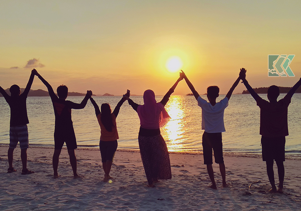 indahnya sunset gili kedis