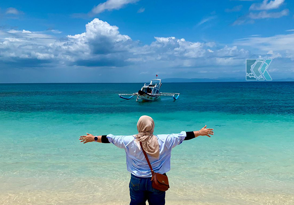 keindahan pantai pink