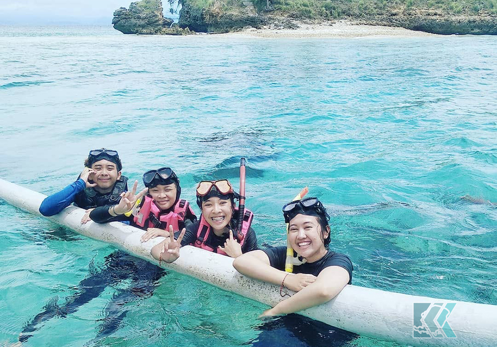 indahnya snorkling pantai pink